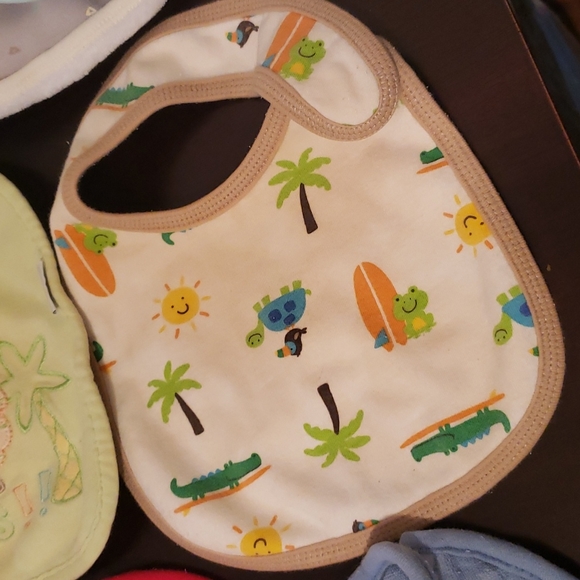 Burp Clothes and Baby Bibs - Picture 4 of 16